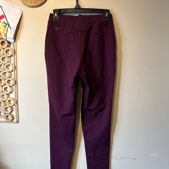 RYU made in Canada polyester/ Lycra burgundy pants… - Picture 5 of 8